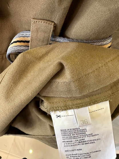 Vestido verde militar sin mangas con logo bordado de Miu Miu