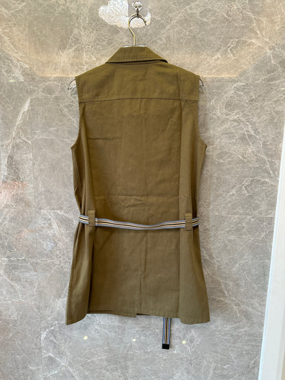 Vestido verde militar sin mangas con logo bordado de Miu Miu