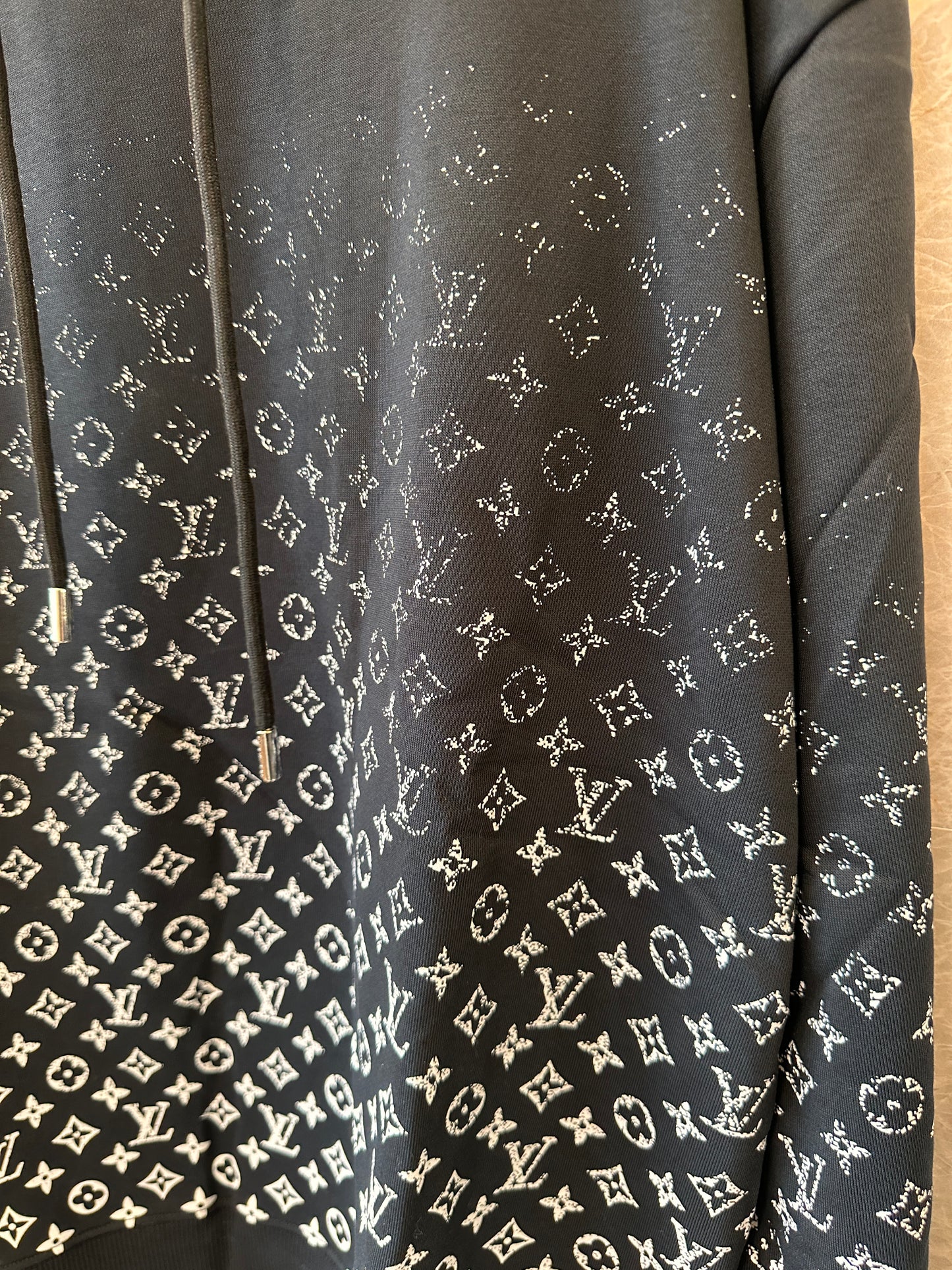 Sudadera con capucha de punto degradado con monograma de Louis Vuitton en negro