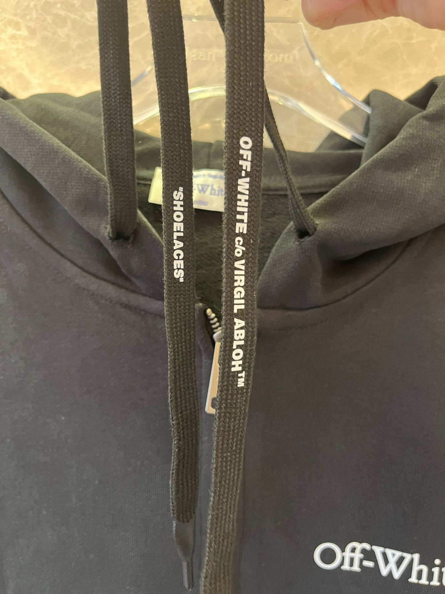 Moletom com capuz e zíper fino Caravag Arrow Off-White estilo masculino