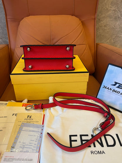 Bolso mini peekaboo FENDI bandolera/de hombro - piel granulada roja