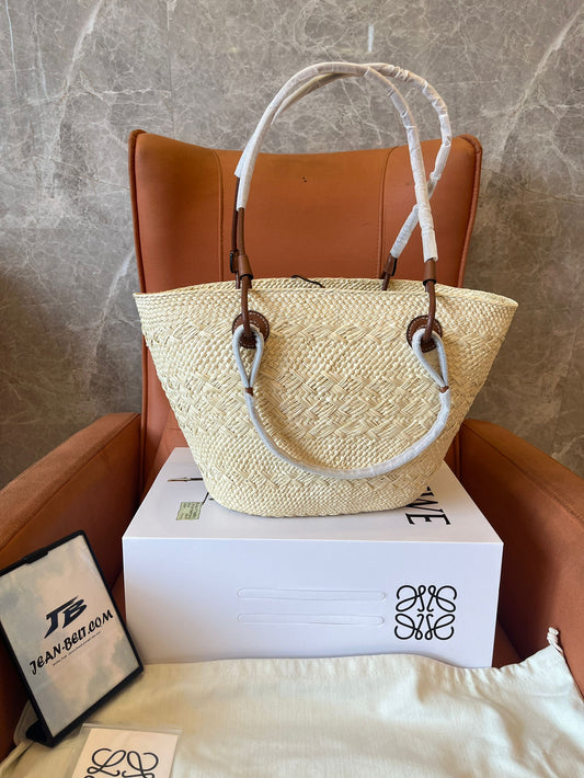 Bolsa Loewe em palmeira iraca e couro de bezerro