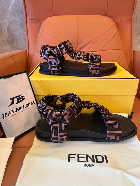 Sandalia Fendi feel satinada rosa para mujer
