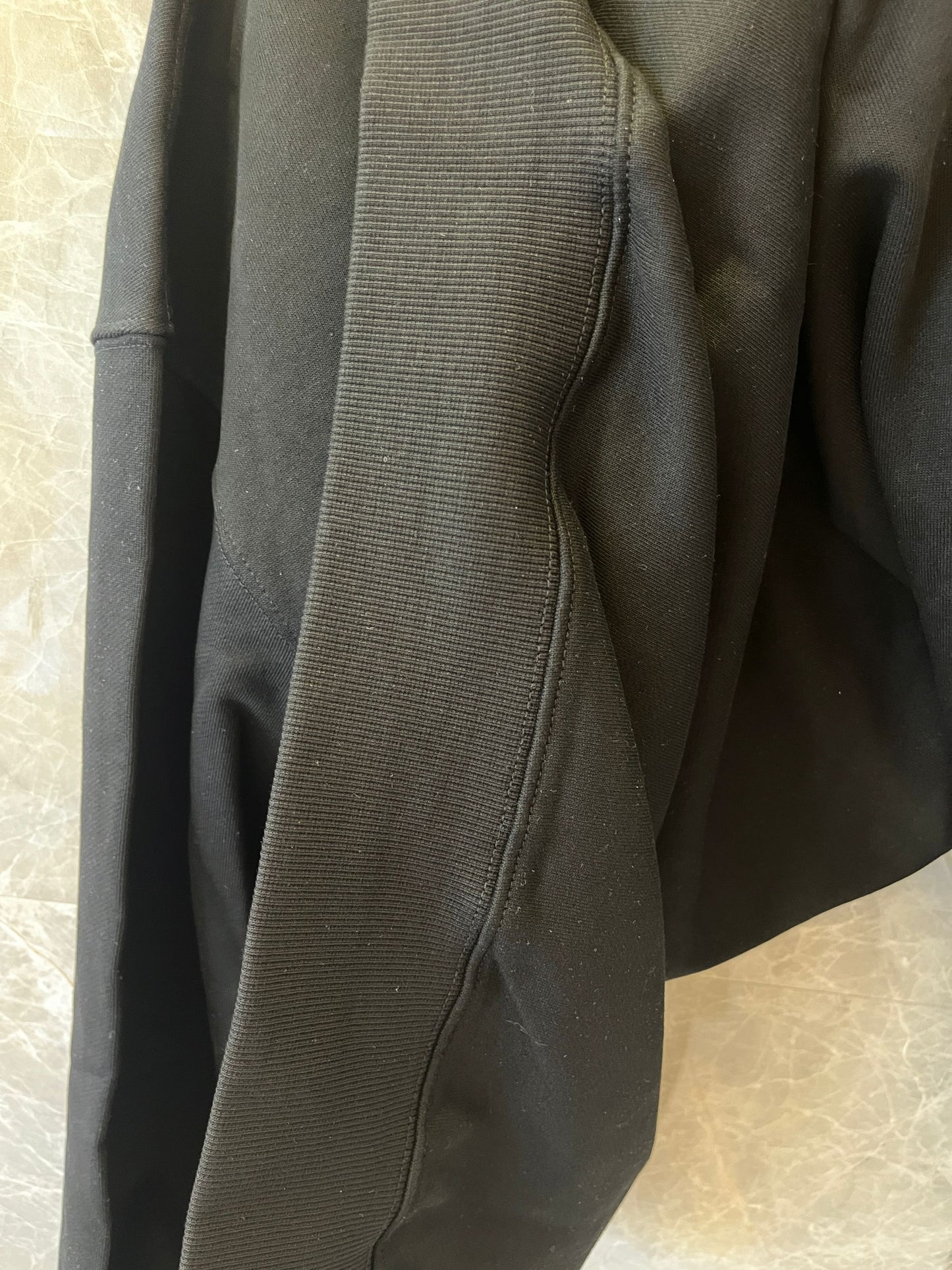 Sweat-shirt à col rond usé et lavé avec logo Lock Balenciaga