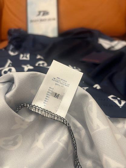 Camiseta de manga corta con estampado de monograma de Louis Vuitton: ropa informal de lujo