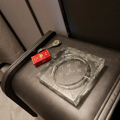 Cenicero de cristal Louis Vuitton x Baccarat: edición limitada, decoración de lujo para el hogar