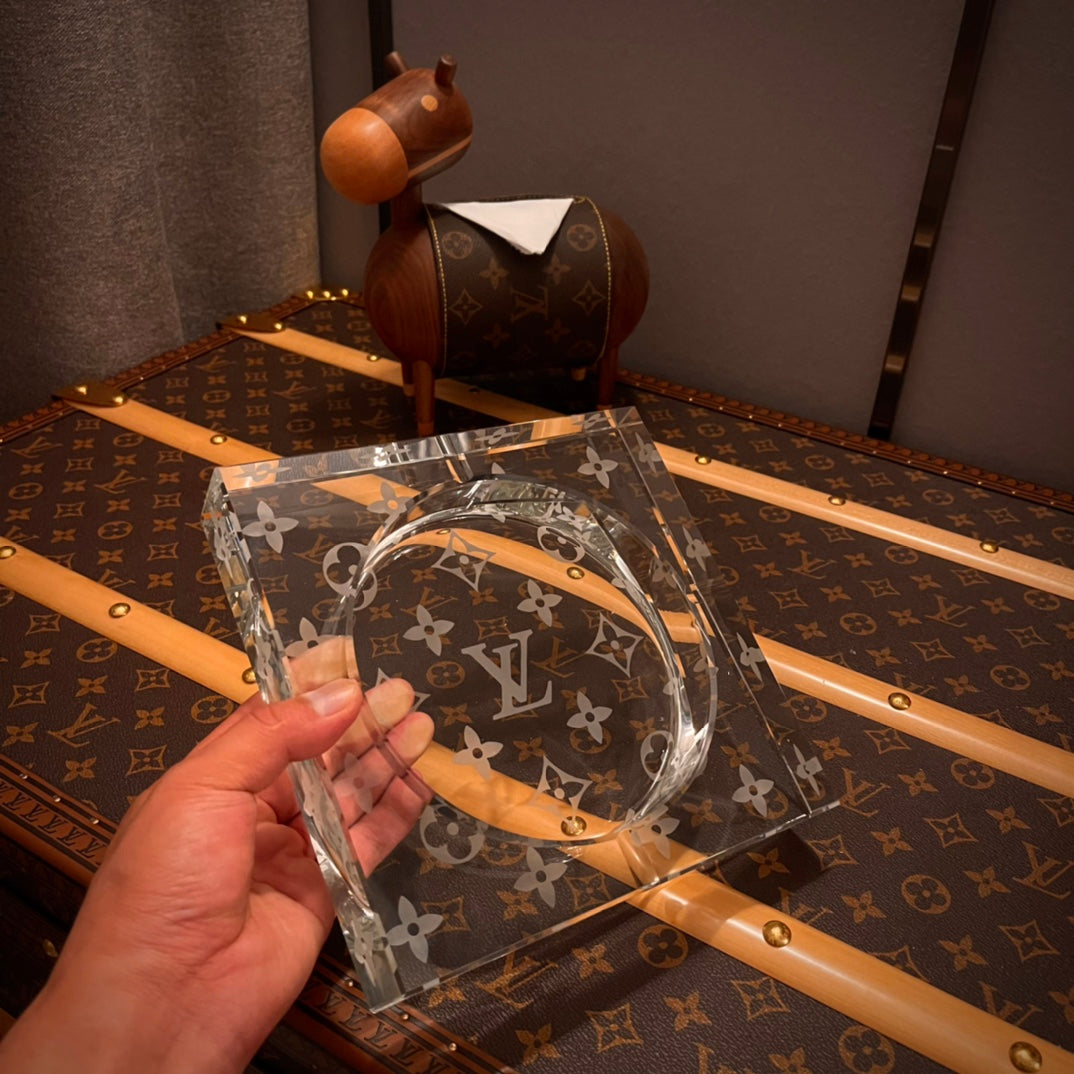 Cenicero de cristal Louis Vuitton x Baccarat: edición limitada, decoración de lujo para el hogar