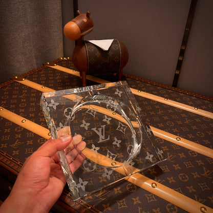 Cenicero de cristal Louis Vuitton x Baccarat: edición limitada, decoración de lujo para el hogar