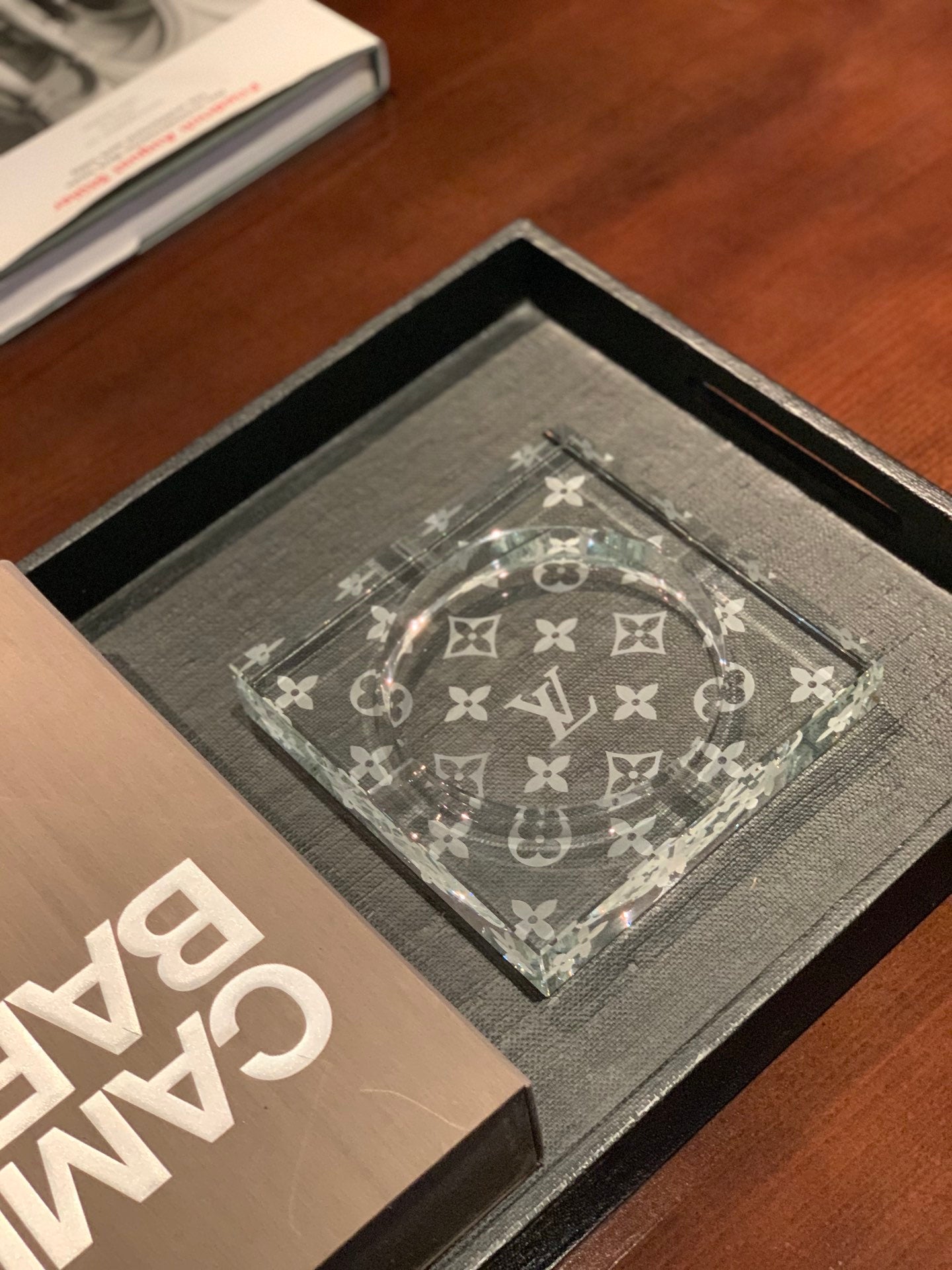Cenicero de cristal Louis Vuitton x Baccarat: edición limitada, decoración de lujo para el hogar