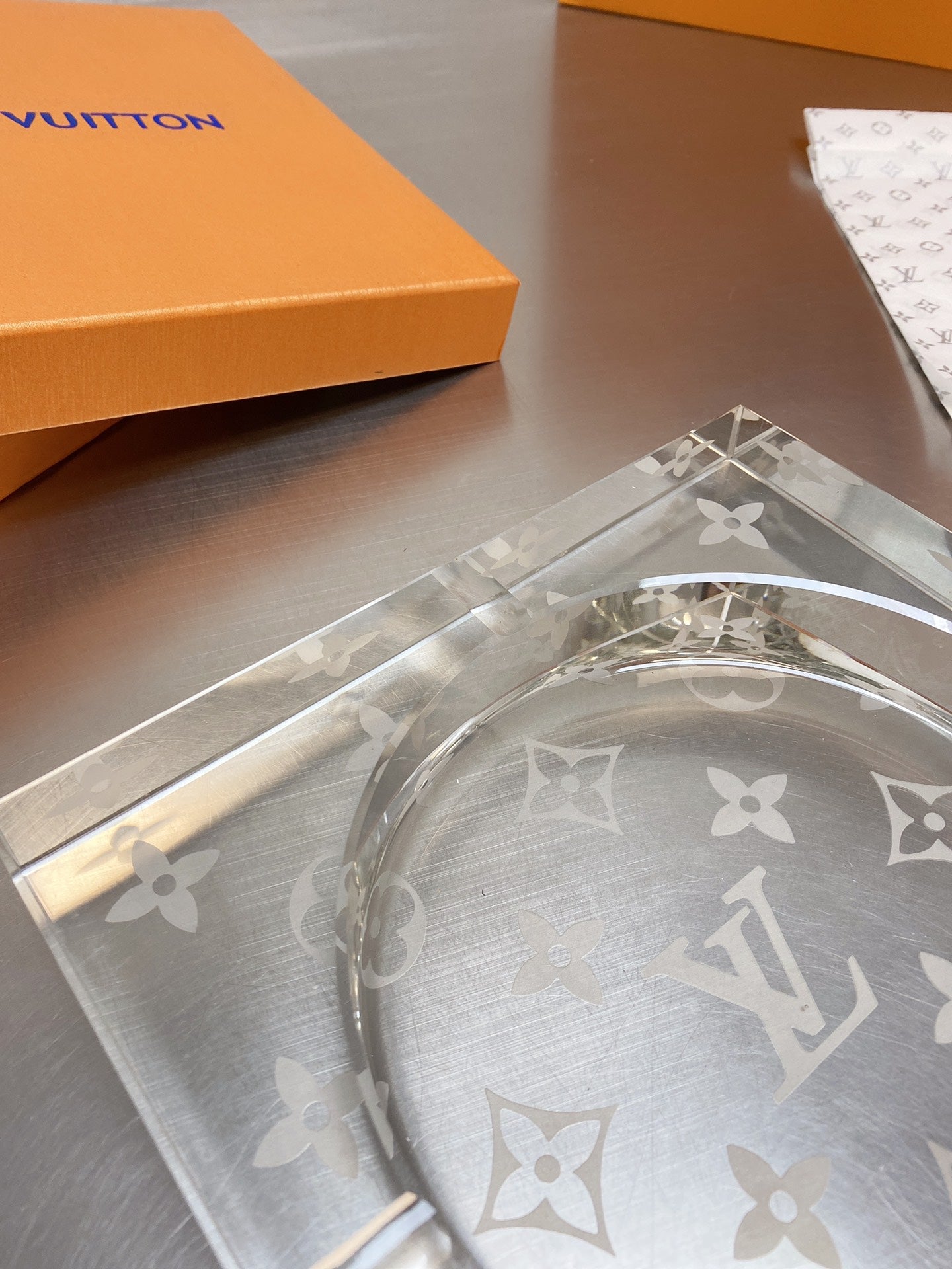 Cenicero de cristal Louis Vuitton x Baccarat: edición limitada, decoración de lujo para el hogar
