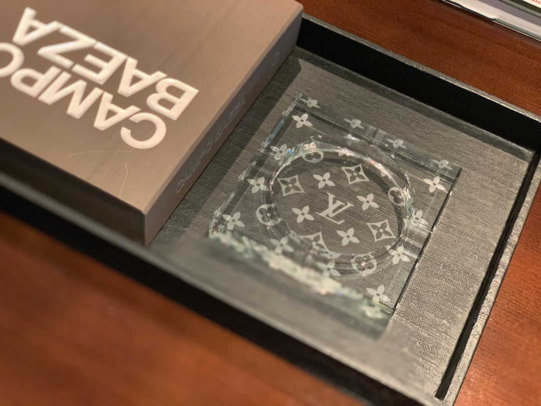 Cenicero de cristal Louis Vuitton x Baccarat: edición limitada, decoración de lujo para el hogar