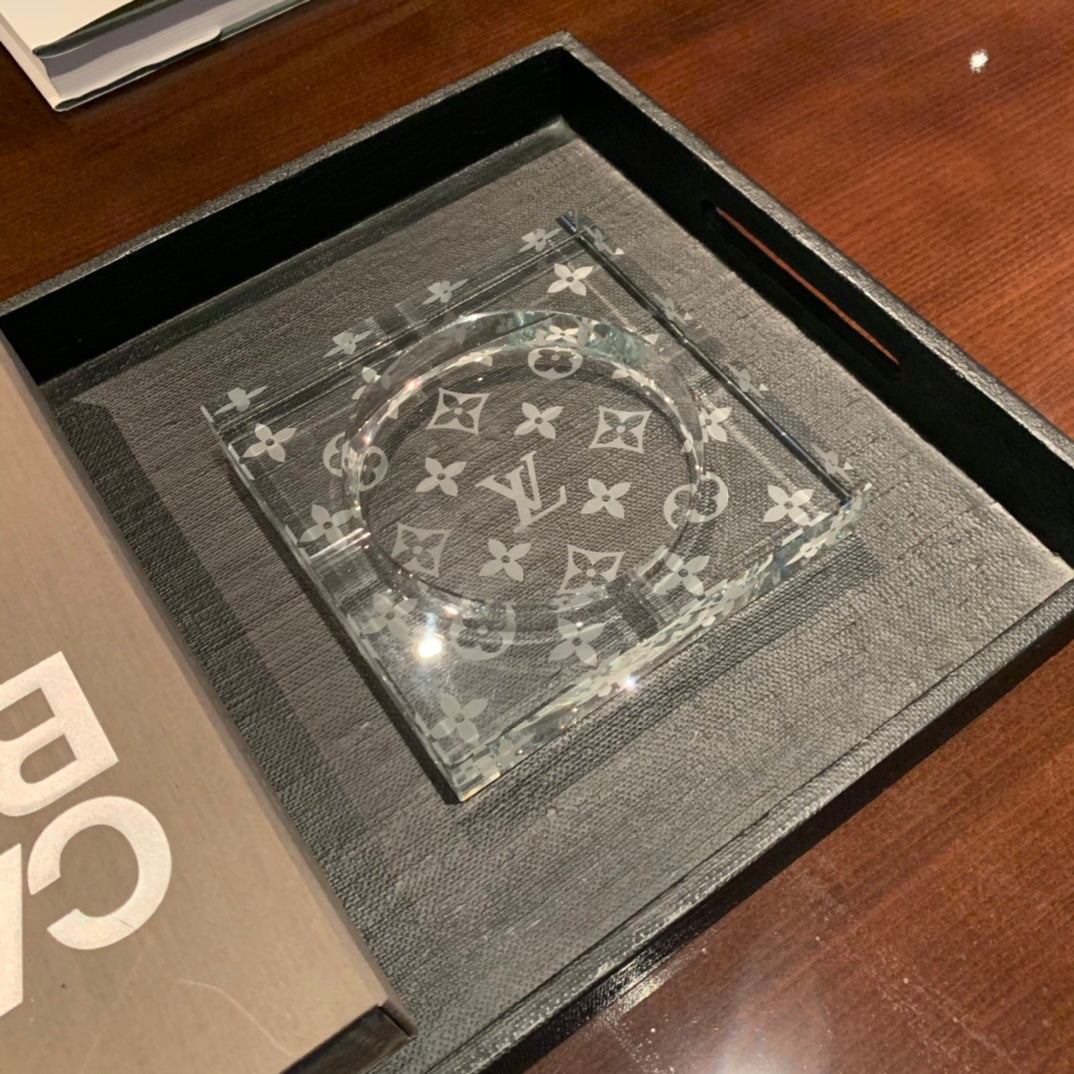 Cenicero de cristal Louis Vuitton x Baccarat: edición limitada, decoración de lujo para el hogar