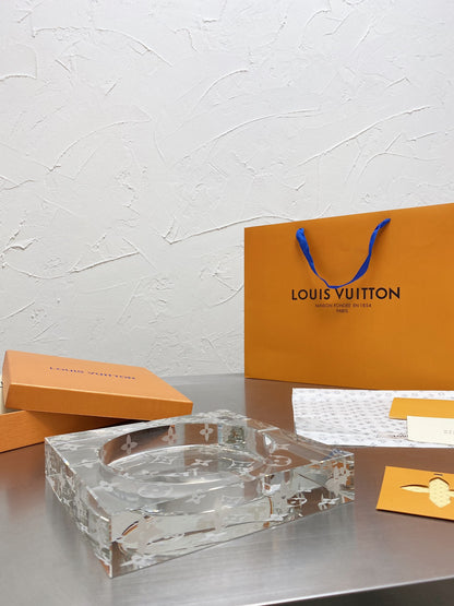 Cenicero de cristal Louis Vuitton x Baccarat: edición limitada, decoración de lujo para el hogar
