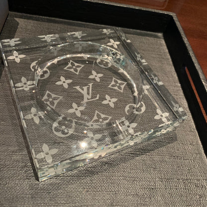Cenicero de cristal Louis Vuitton x Baccarat: edición limitada, decoración de lujo para el hogar