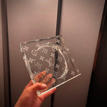 Cenicero de cristal Louis Vuitton x Baccarat: edición limitada, decoración de lujo para el hogar
