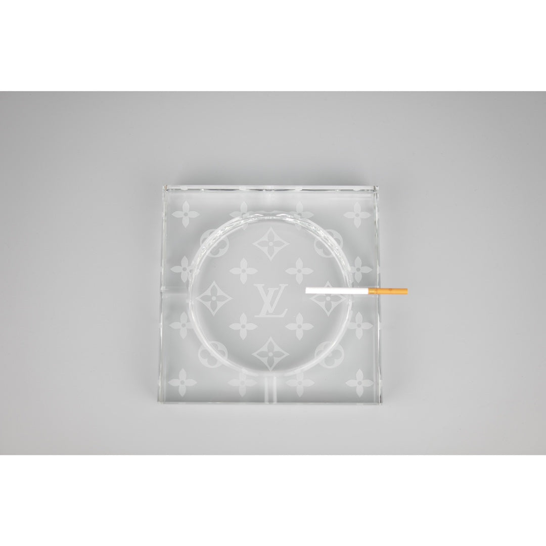 Cenicero de cristal Louis Vuitton x Baccarat: edición limitada, decoración de lujo para el hogar