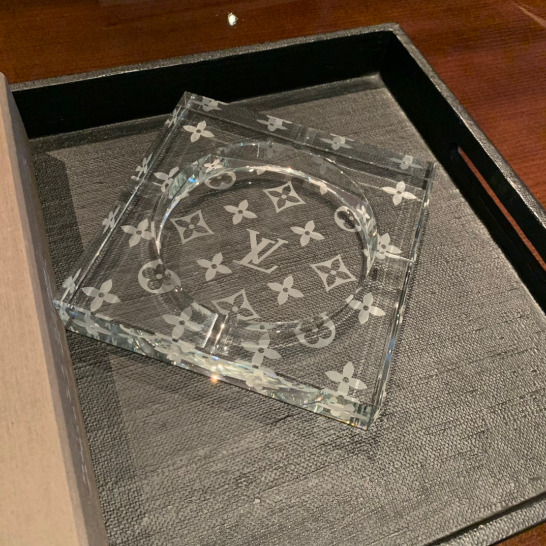 Cenicero de cristal Louis Vuitton x Baccarat: edición limitada, decoración de lujo para el hogar