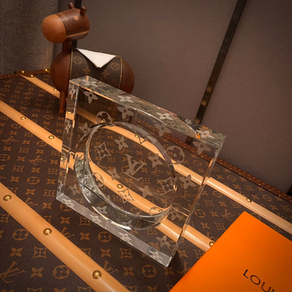 Cenicero de cristal Louis Vuitton x Baccarat: edición limitada, decoración de lujo para el hogar