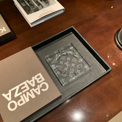 Cenicero de cristal Louis Vuitton x Baccarat: edición limitada, decoración de lujo para el hogar