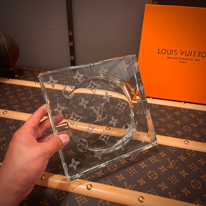 Cenicero de cristal Louis Vuitton x Baccarat: edición limitada, decoración de lujo para el hogar