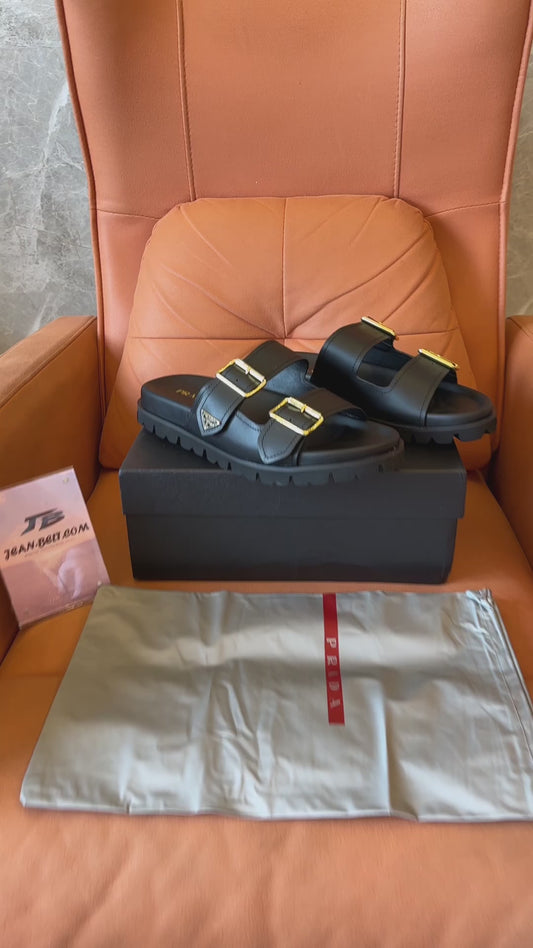 Chaussons Prada unisexe noirs