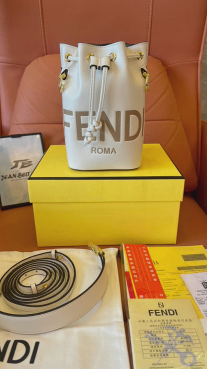 Sac à main mon trésor Fendi nude crème